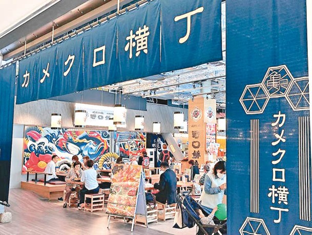 Kamekuro橫丁有7間餐廳，可吃到天婦羅、燒肉、串燒等美食。