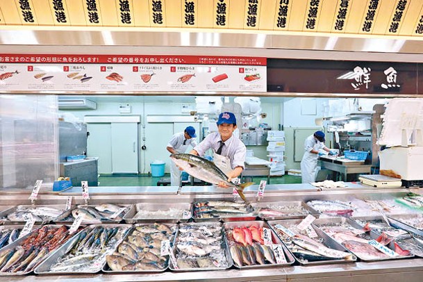 來自豐洲市場的本庄鮮魚售賣從新潟縣能生漁港等產地直送魚獲。