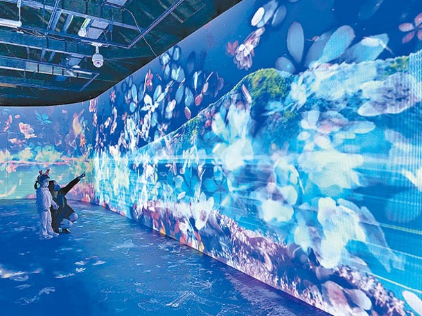 「淡水絕美之境─淡水山河古蹟沉浸式劇場」以沉浸式投影3D場景呈現淡水河兩岸之美。