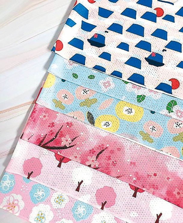 涼感巾的圖案包括富士山、櫻花等，很有日本色彩。