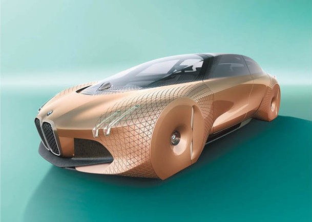身披黃金甲的VISION NEXT 100，擁有平滑而流線車身，近乎包到冚的車輪更是破格前衞，充滿未來感。