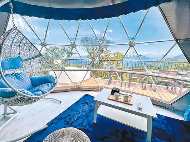 帳篷分為雙床及四床兩種類型，均採用半透明設計，在室內也可看到漂亮風景。
