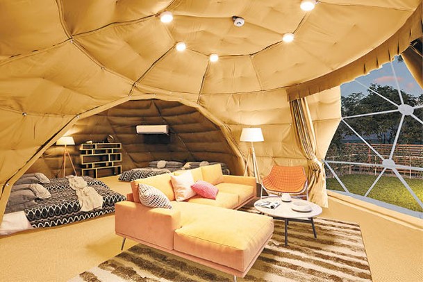 兩個圓拱形帳篷連在一起的Connect Dome，可供最多6人入住。