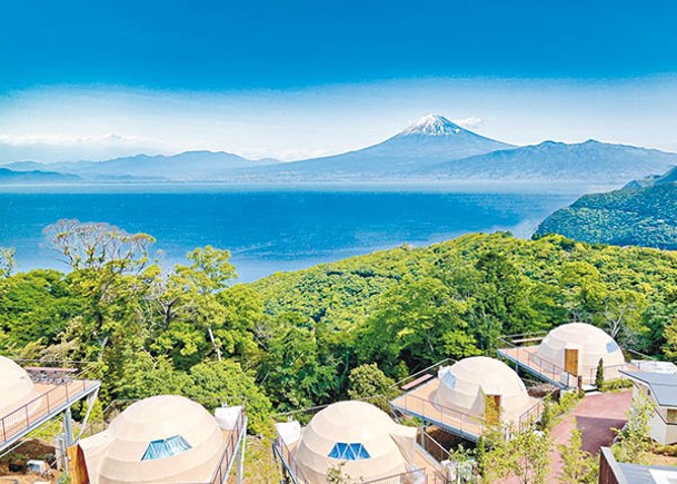 「西伊豆 天空Terrace」位於西伊豆山頂的懸崖邊，可隨時觀賞富士山及駿河灣絕景。