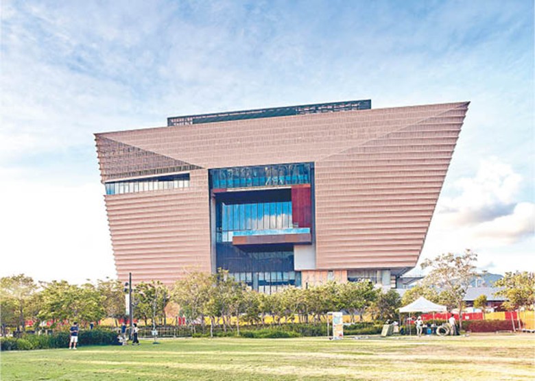 香港故宮文化博物館展出了914件由北京故宮博物院借出的文物，件件珍品。