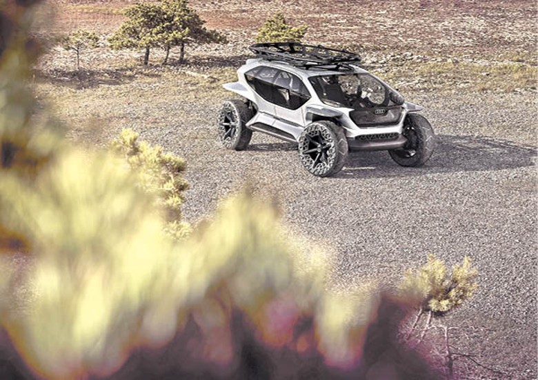 AI:TRAIL quattro配備水平式設計泥擋板、22吋輪圈及33.5吋大輪胎。至於無人機專屬停泊及感應式充電位，設於車頂行李架前端。