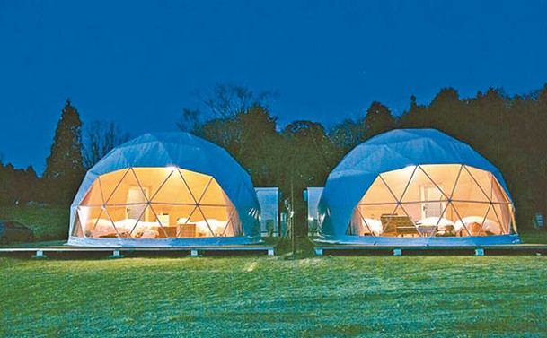 glampark AcquaCreta小石原是當地首個豪華露營設施，提供設備齊全的圓拱形帳篷。