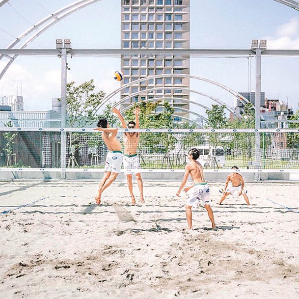 公園內的沙灘運動場可進行沙灘排球等多種運動。