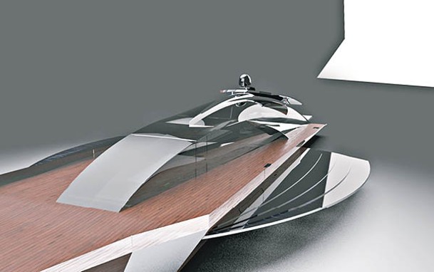 船身以木材、鋁材及鋼化玻璃打造，兩側機翼裝有太陽能電池板。