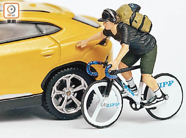 Mason亦愛製作1：64人偶及單車模型，當中的Bike Messenger人偶有不同姿勢，包括常見的拉車尾動作。