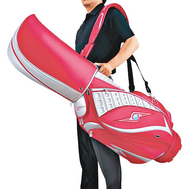 《七星俠》高爾夫球袋袋身有肩部護甲及Ultra警備隊徽章等設計。