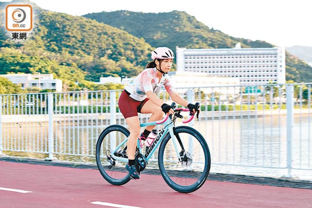 雙子橋是來往沙田城門河的單車必經之路，不論平日或假日都非常多人。