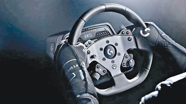 Logitech繼大賣的G923後，推出更專業的G Pro Racing Wheel遊戲方向軚盤，採用「直驅式」馬達產生比舊型號多5倍的11NM扭力，因應路況、引擎震動等即時作出回饋。