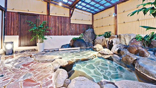 旅館同時設有大浴池及貸切風呂，住客可按個人喜好享用。