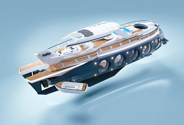 船尾甲板存放着一款名為「Aronnax」的新型耐壓電動小船，可把5名乘客運送到預定潛水地點。