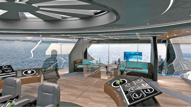 船上有多個休憩空間，船尾更設有大電視。