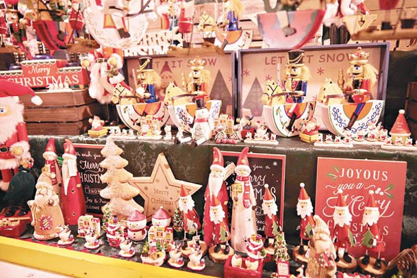 聖誕市集內盡是歐洲聖誕擺設及美食，可以大買特買。
