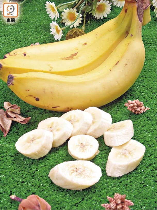 香蕉及堅果含有豐富的鎂，吃後有助保持心情放鬆。