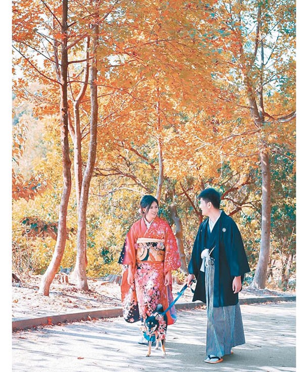現在正值秋冬，如果想搭配紅葉場景拍攝，女士們不妨穿着「振袖」或「小紋」，男生則可揀「羽織着物」。（受訪者提供）