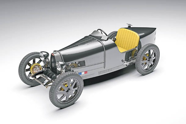 特別為W16 Mistral車主限量手工打造的Bugatti Baby II Carbon Edition，配備碳纖面罩及散熱格柵等。