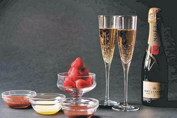博多Amaou配法國酩悅香檳，並且提供3款醬汁，售¥11,000（約HK$660）。