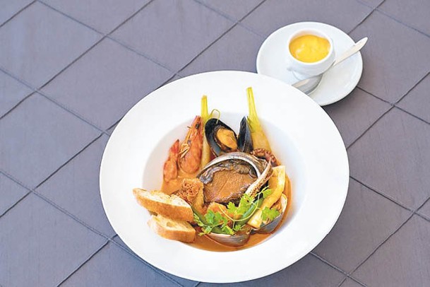 Pescheria Ancora主打意大利的海鮮料理，推介集合海鮮精華的傳統湯Zuppa di Pesce。