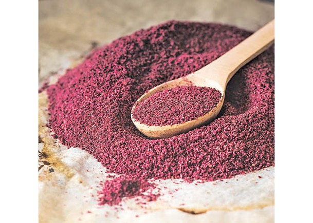 微酸的果實磨成調味粉，多用來配沙律。