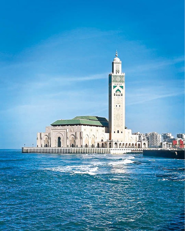 哈桑二世清真寺是世界第三大清真寺，建築十分宏偉。