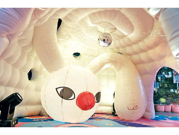 光展區（位置：遠東SOGO忠孝館）由藝術家吳騏以活潑可愛的兔子為主題，創作出大型充氣裝置「Hi Hide」，進入會發現兔子正在開Party。