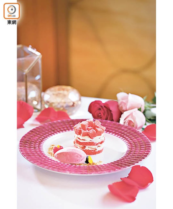 Mimosa<br>士多啤梨忌廉海綿蛋糕配玫瑰雪葩，配熱情果醬和Raspberry啫喱，象徵愛情的金合歡，最適合用來告白。