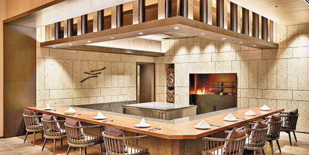 酒店餐廳以燒烤手法將當地食材炮製出不同的料理。