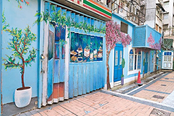 鬧市小巷之中的隱世壁畫，以清新歐陸風設計，呈現別有洞天的感覺。