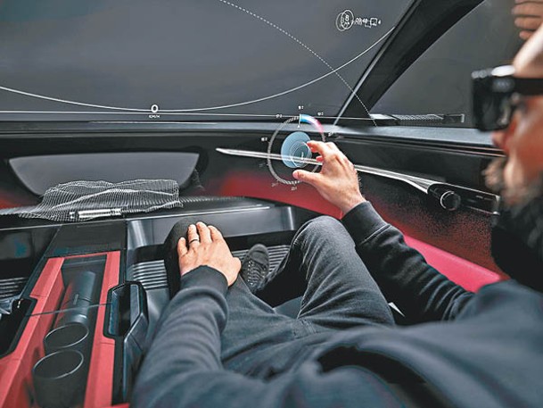可透過手勢操控車門的MMI非接觸式裝置，以混合實境來控制車窗和調校坐姿。