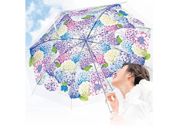 從傘內側向上看，繡球花像在天空中盛放一樣，售¥2,420（約HK$140）。