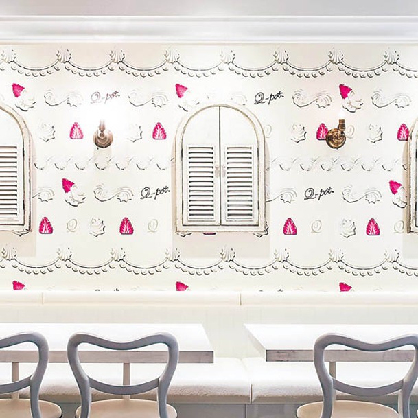 Q-Pot CAFE.的牆壁亦以蛋糕或餅乾等作為圖案。