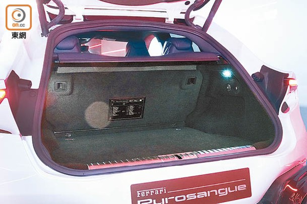 6. 電控翻平尾箱<br>在4座布局下尾箱標準容量有473L，後排座椅還可電控翻平以換取更大載物空間，這設計未曾在法拉利GT身上有過。
