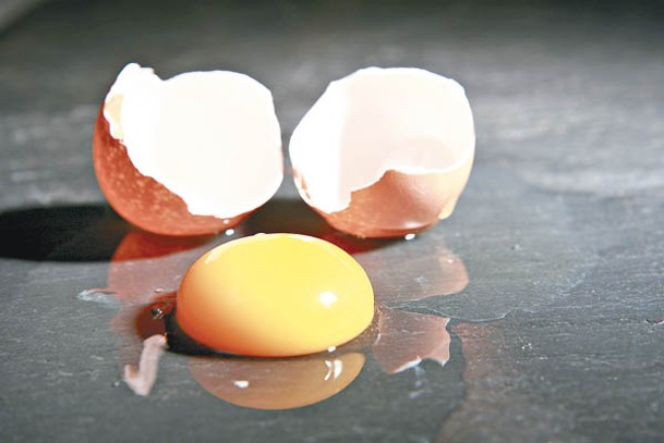 蛋黃含有豐富營養，而且當中的卵磷脂能活化腦細胞，減緩大腦退化，對孕婦及小朋友亦有益。