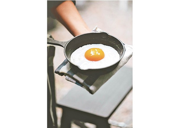 外出進食則建議把炒蛋轉為煎蛋，減少卡路里攝取量。