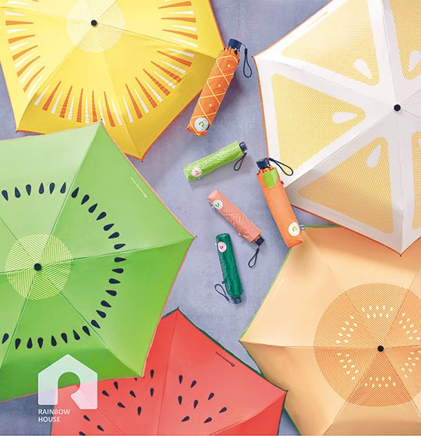 水果傘為22吋防風晴雨折傘，分別有菠蘿、哈密瓜、奇異果、西瓜、橘子等款式。