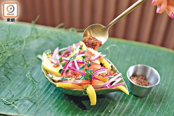 鹹香的蝦醬，當地人愛用來伴杧果及沙律吃。