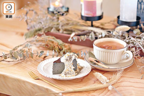 芝麻巴斯克芝士蛋糕、Masala Tea<br>蛋糕由手磨芝麻製作，味道濃郁，瑪沙拉茶選用超過10款香料沖泡，辛香富茶味。
