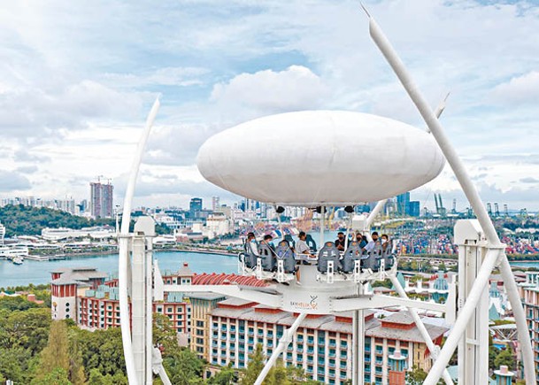 新加坡79米高空  腳揈揈賞景歎Drink