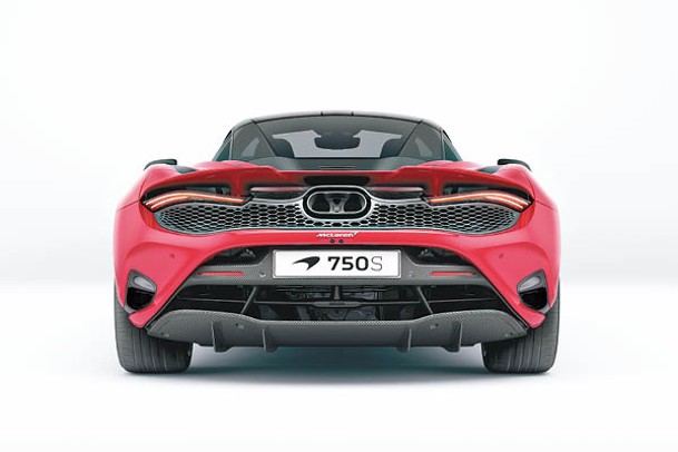 全新中央尾喉受McLaren P1啟發而設計。新增的後輪拱通風口設於尾泵把兩側。