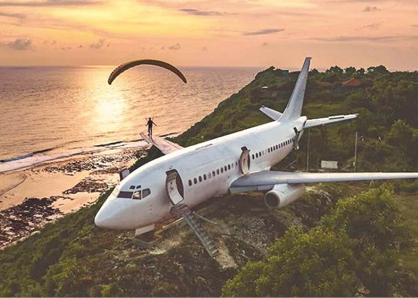 由波音737小型客機改造而成的Private Jet Villa設於峇里島懸崖邊上，開張前已吸引不少人偷偷登上機翼打卡。