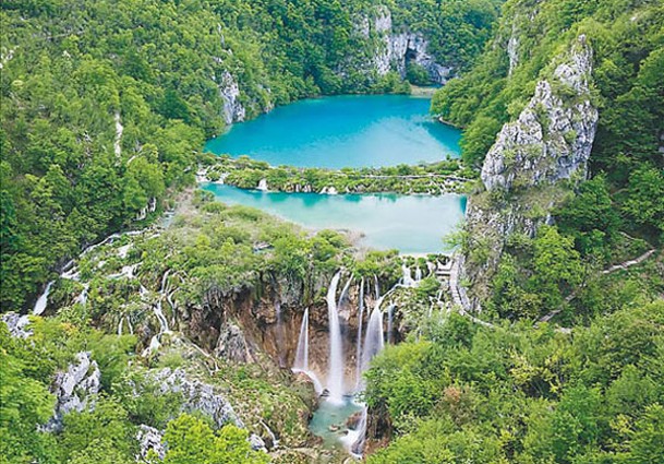 東南歐歷史最悠久國家公園的普萊維斯國家公園，由於擁有16個大小湖泊及無數瀑布，故又名「十六湖國家公園」。
