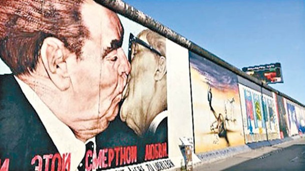 德國柏林圍牆原是用作阻隔東西柏林之間市民的往來，於1990拆除，兩德重歸統一。