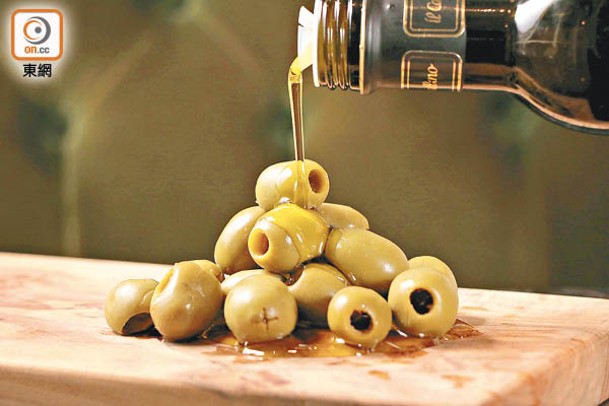 加入橄欖油拌炒熟食可助吸收茄紅素。