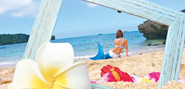不少人喜歡到沖繩恩納海濱公園Nabi海灘化身美人魚，並於沙灘揀選喜歡的貝殼和珊瑚，製作獨一無二的相框。