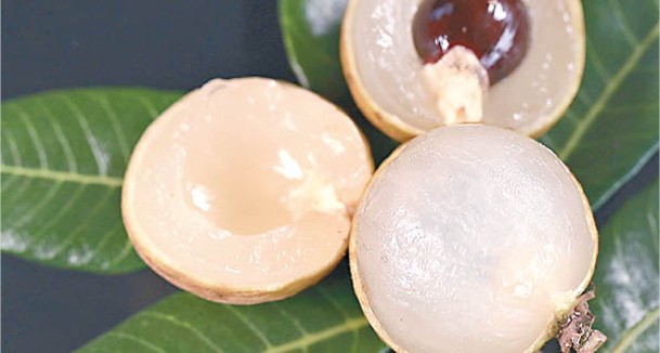 脆蜜由龍眼和荔枝雜交而成，外皮呈黃色但有荔枝的龜裂片，入口香甜。