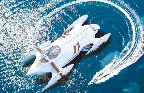 遊艇的外形極具未來感，像一艘宇宙飛船。